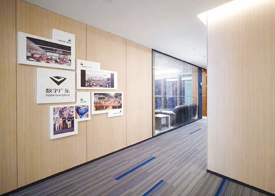 لوحة الحائط المقسمة الصلبة مع باب الميلامين الباب الفولاذي الحائط الزجاجي الحائط للمساحة المكتبية